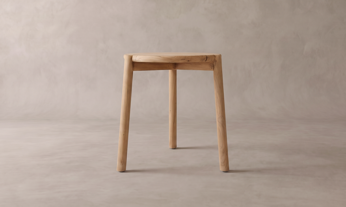 Driva sidobord i obehandlad teak, sett rakt framifrån