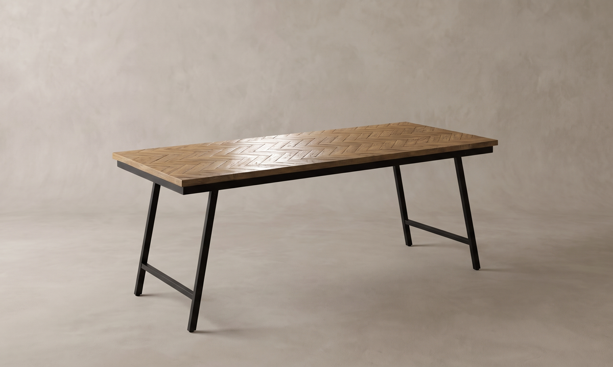 Grind konsolbord i teak och järn, sett snett framifrån