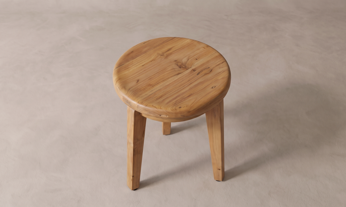 Kärna sidobord i återvunnen teak, sett uppifrån mot skivan