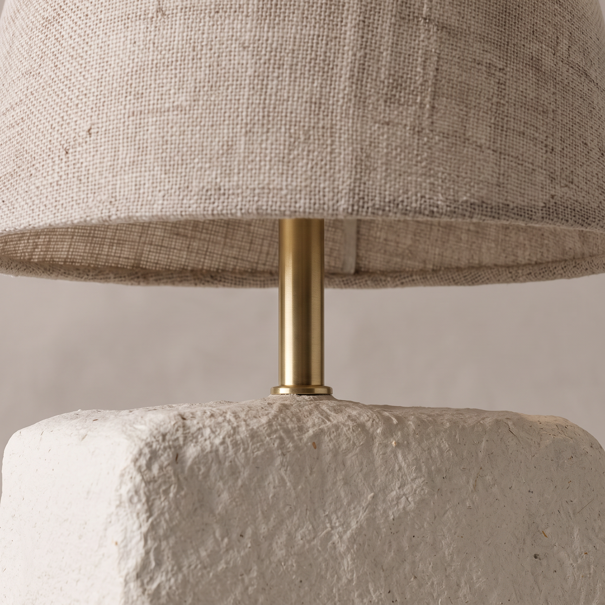 Kupa bordslampa 25 cm i papier-mâché, närbild på stammen mellan skärm och fot