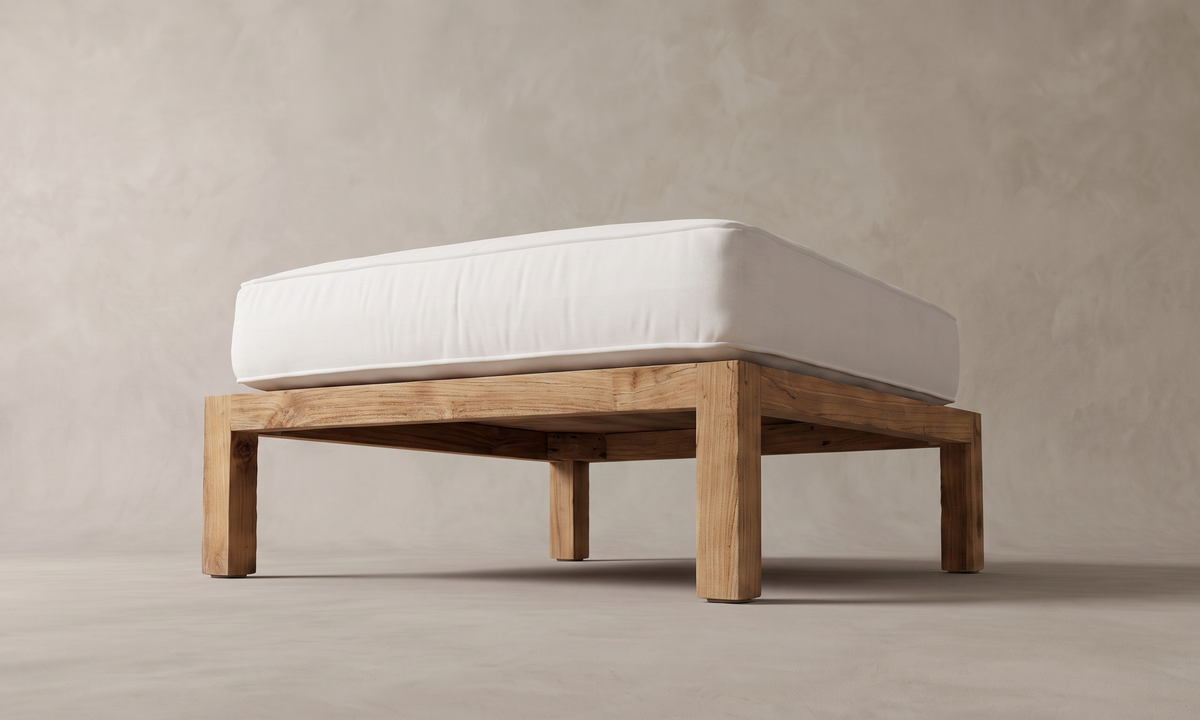 Vall ottoman i återvunnen teak, sedd nerifrån, genom möbeln